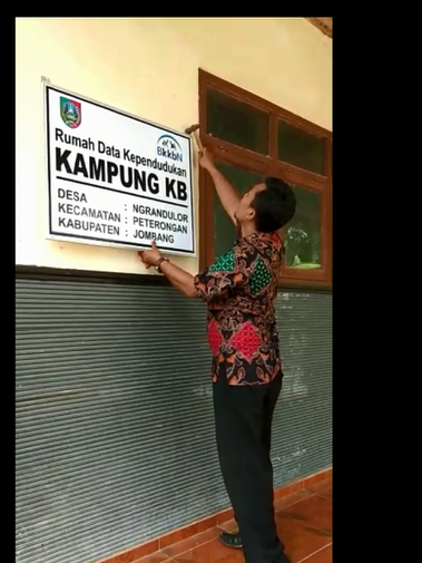 Pemasangan Papan Nama Kampung KB