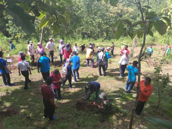 Kegiatan Tanam Pohon 2.019 Batang Bersama PT Cheil Jedang Indonesia dan Dinas Lingkungan Hidup