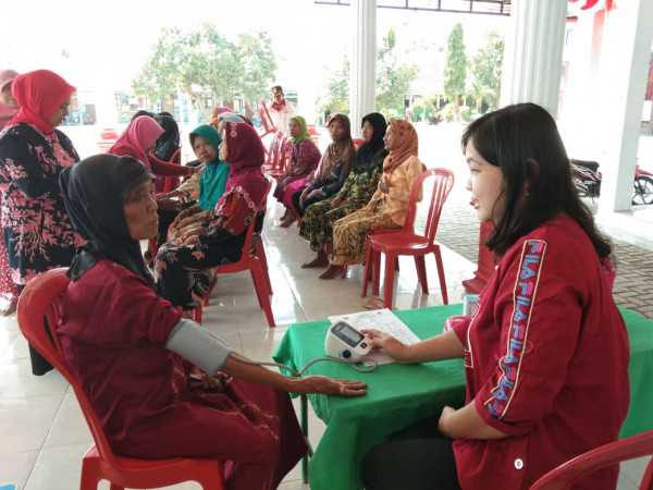 Pemeriksaan tekanan darah bagi lansia