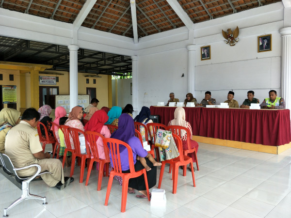 Peserta dari unsur pemerindah desa dan masyarakat