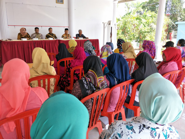 Peserta antusias mendengarkan materi yang disampaikan