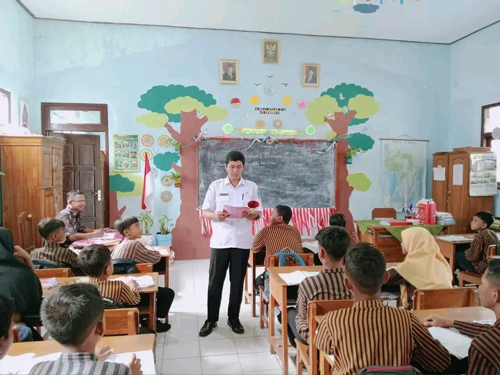 Pemberian Pendidikan Dasar dan Menengah