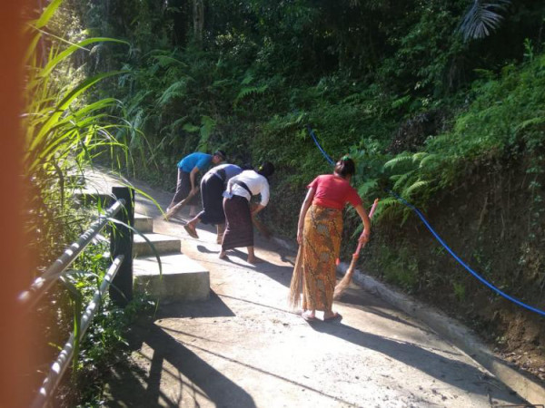 Melakukan Kerja Bakti di wilyah kampung Kb desa janggan