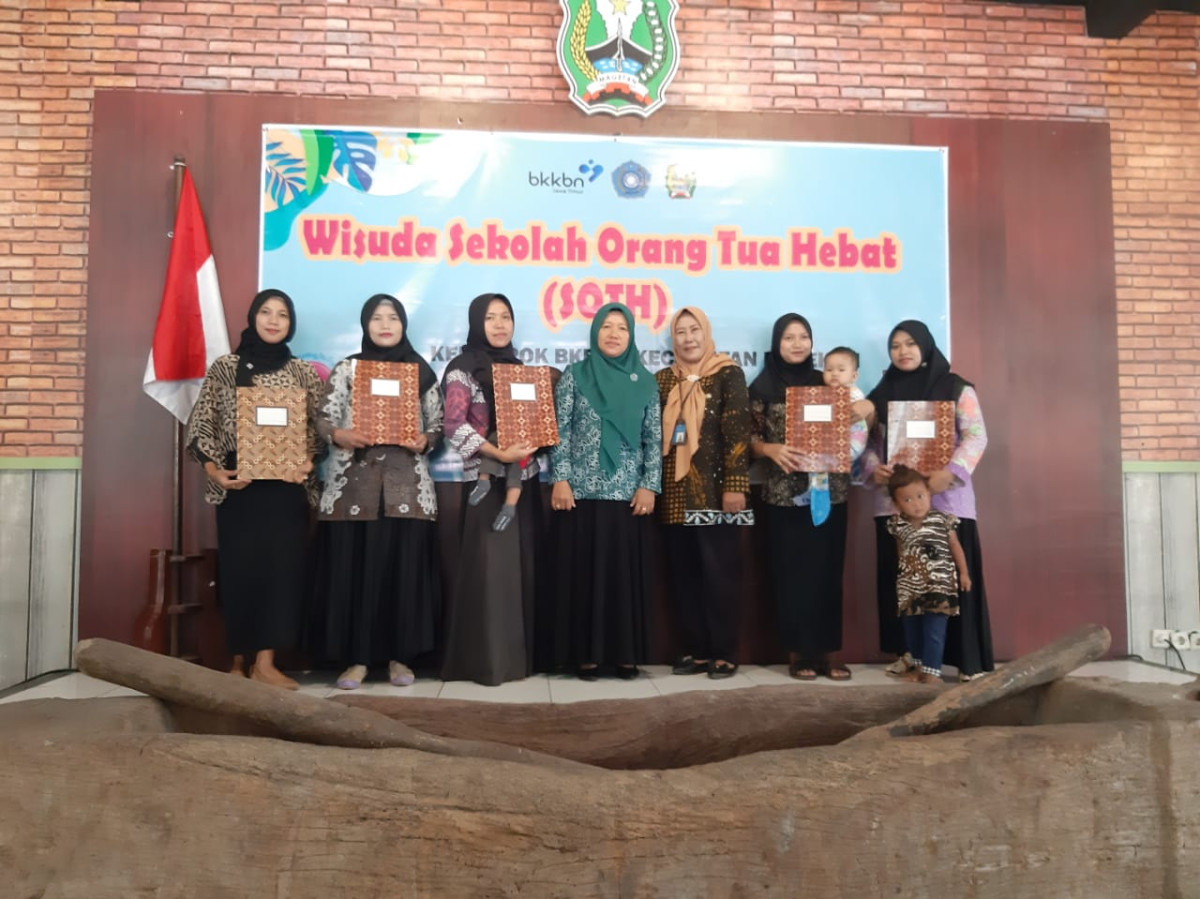 wisuda sekolah orang tua hebat