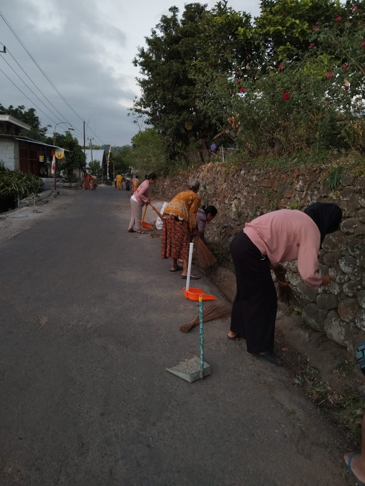 Kerja bakti mingguan