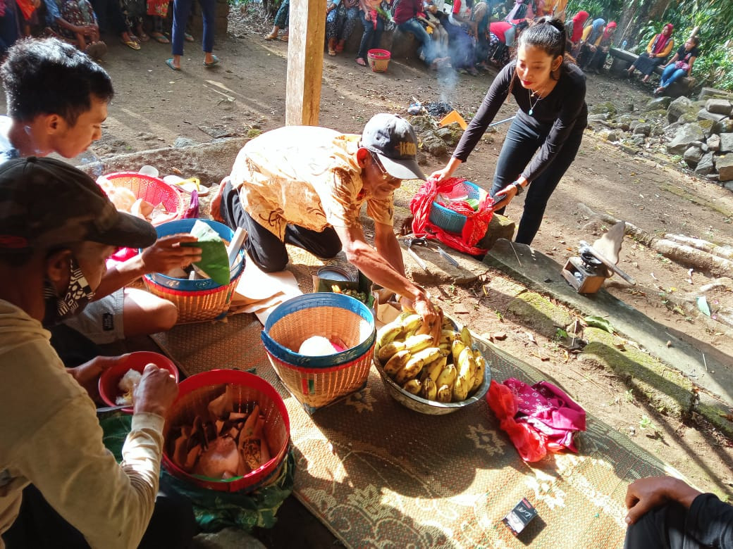 MAKAN BERKAT SLAMETAN