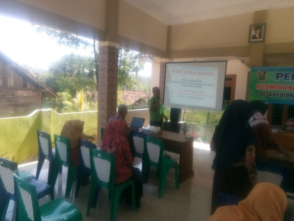 Rapat Pertemuan Mini Loka Karya di Kampung KB