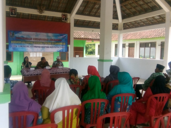 Rapat Ketahanan Keluarga Berbasis Kelompok Kegiatan (Poktan) Di Desa Sumurgung