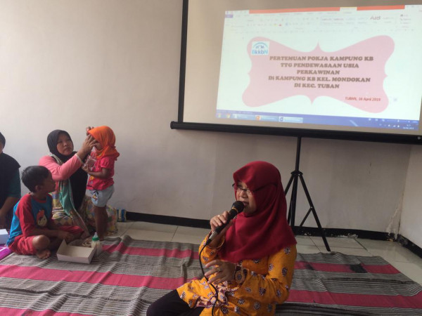 Pertemuan Kelompok Kerja Pendewasaan Usia pernikahan di Kampung KB Kelurahan Mondokan