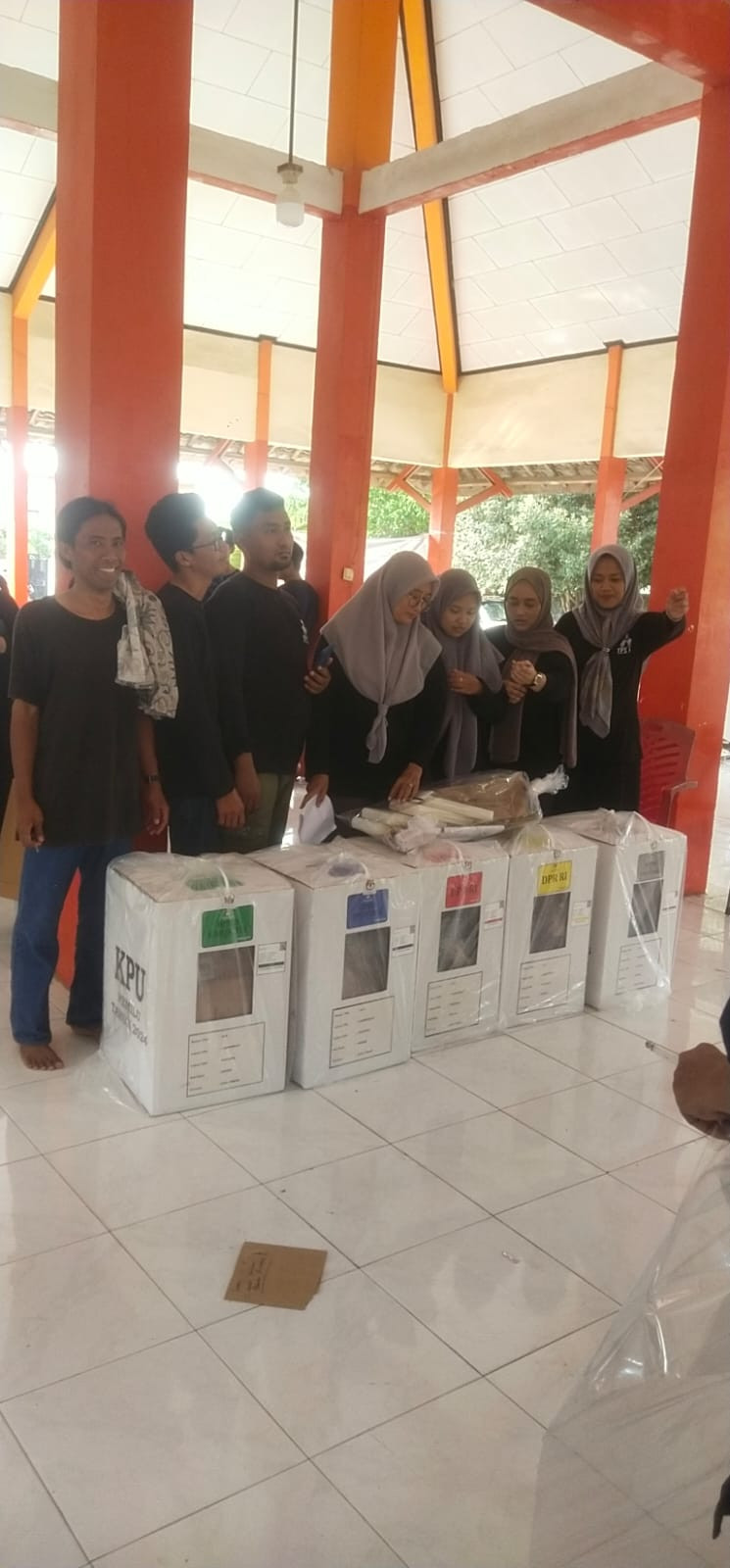 PENYERAHAN KOTAK SUARA HASIL PEMILIHAN SUARA