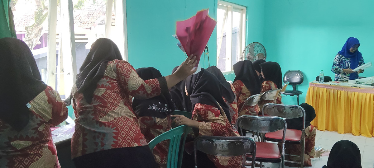 Kegiatan Usaha Peningkatan Pendapatan Keluarga Akseptor (UPPKA) "Inovatif"