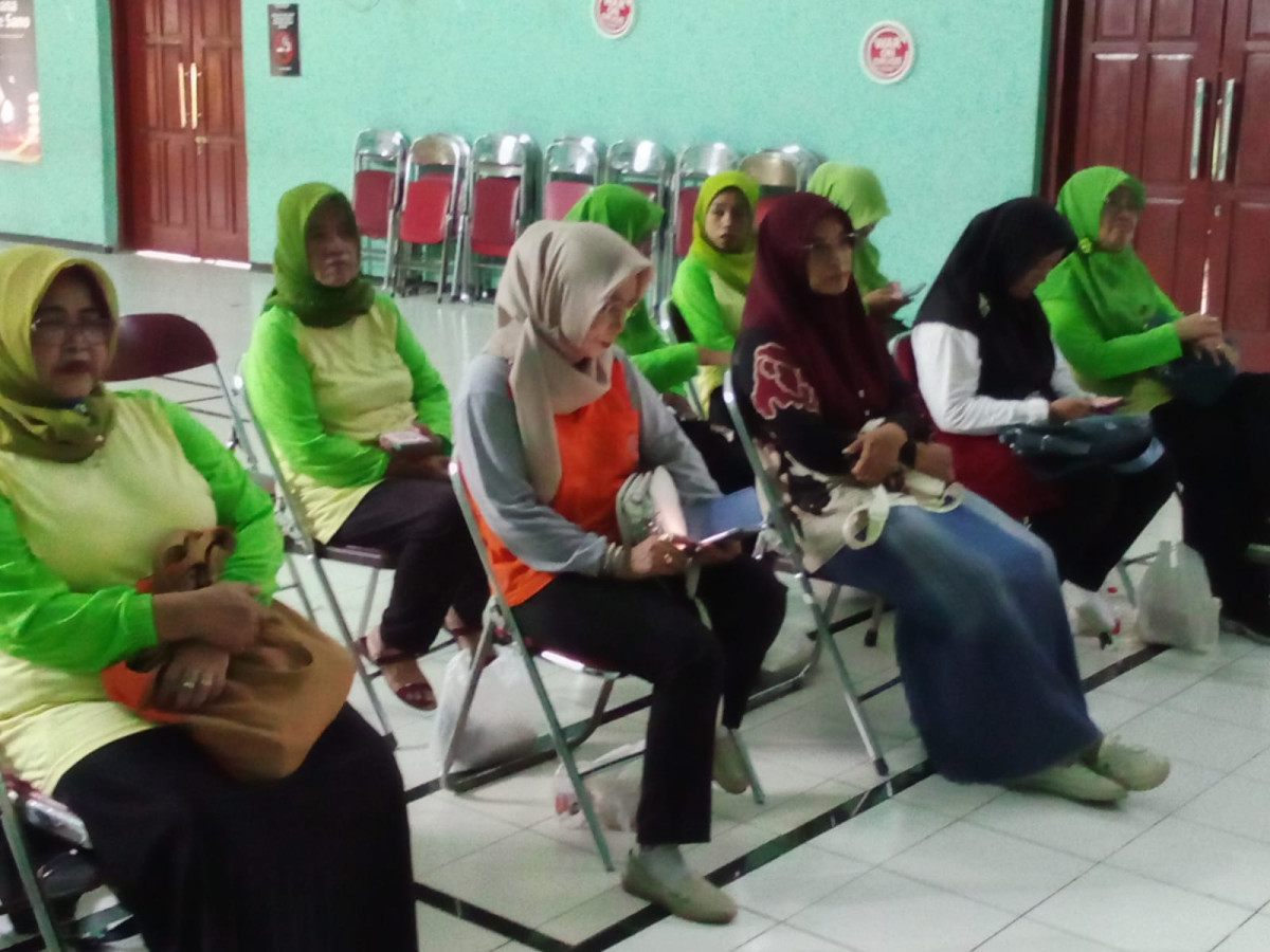 Pertemuan rutin sub ppkbk di kelurahan bandar lor