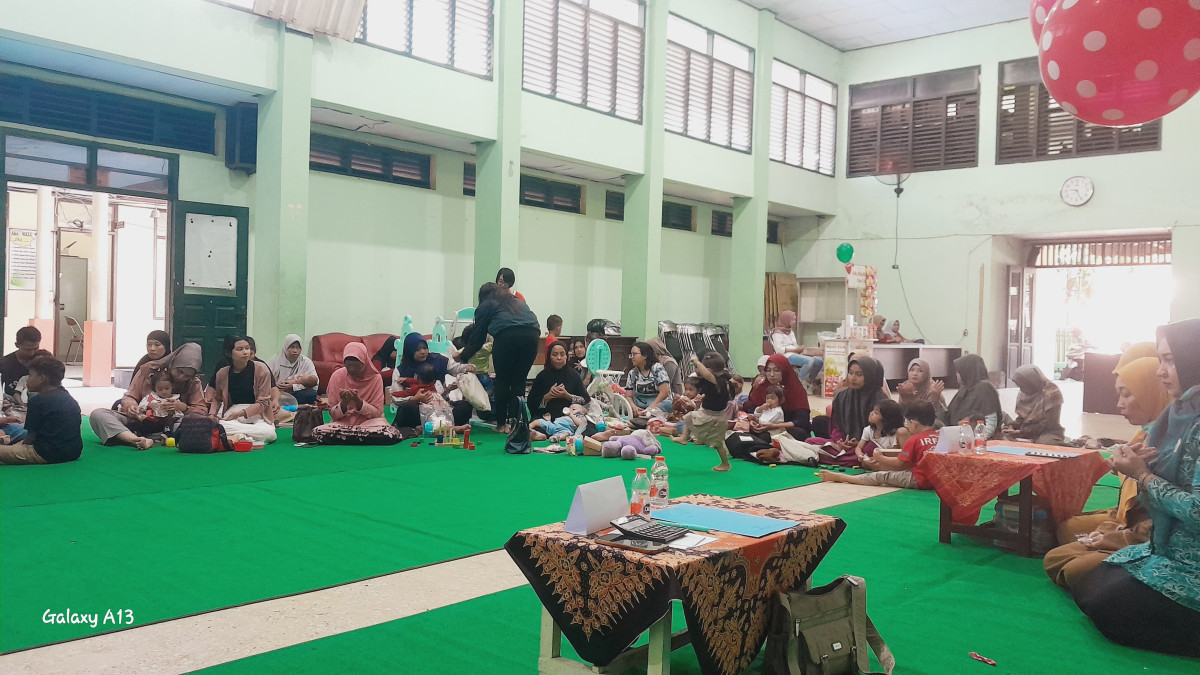 ibu balita peserta lomba balita sehat