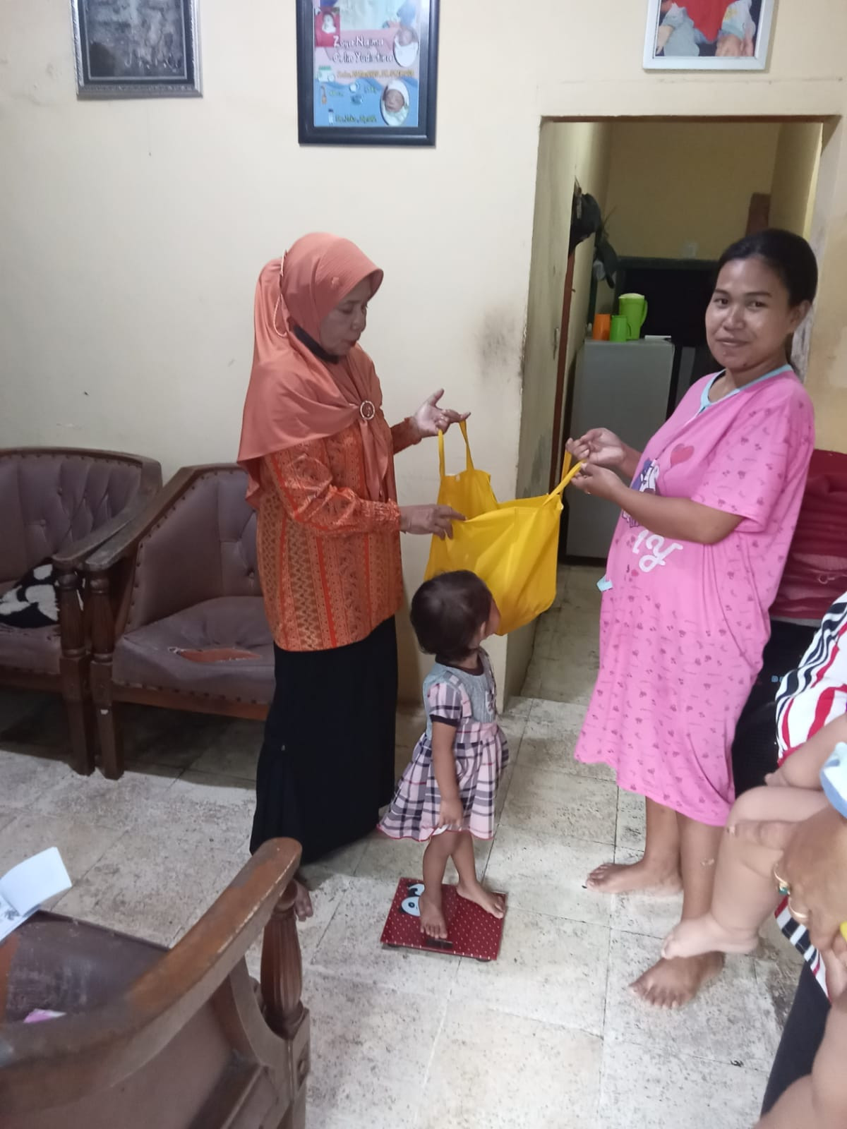 PEMBERIAN SUSU DAN TELOR BAGI ANAK BERESIKO STUNTING