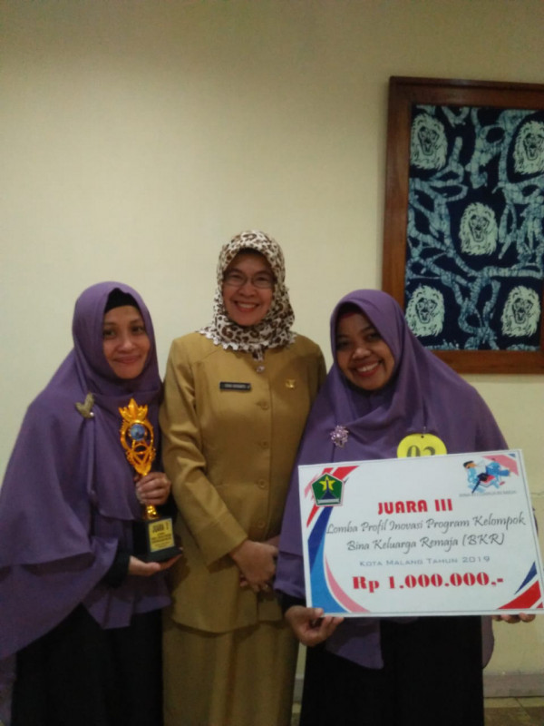 Foto bersama dengan Bu Erni Indiarti selaku PLKB