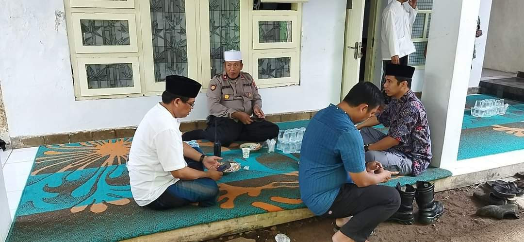 Penyuluhan dan konsultasi keagamaan kepada Tokoh Agama Pimpinan Pondok Pesantren Roudlotul Tholibin