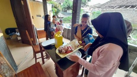 Kegiatan Posyandu Mawar Putih 2 dan Pemerian PMT