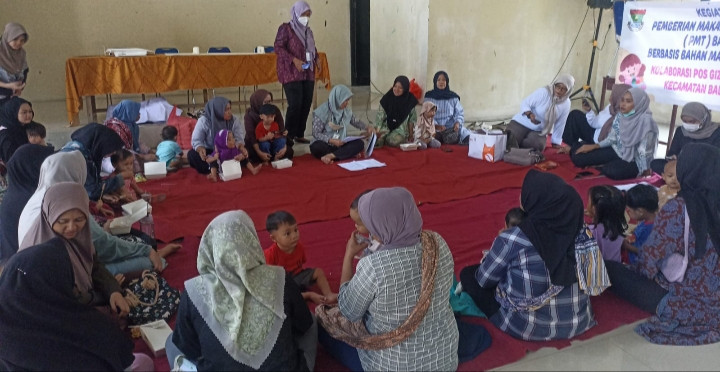 Penyuluhan dan pemberian makanan tambahan