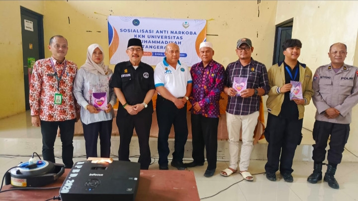 Foto bersama ,kades,ketua tp PKK,Narsum dan penyelenggara