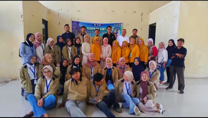 Foto bersama sesuai pelaksanaan