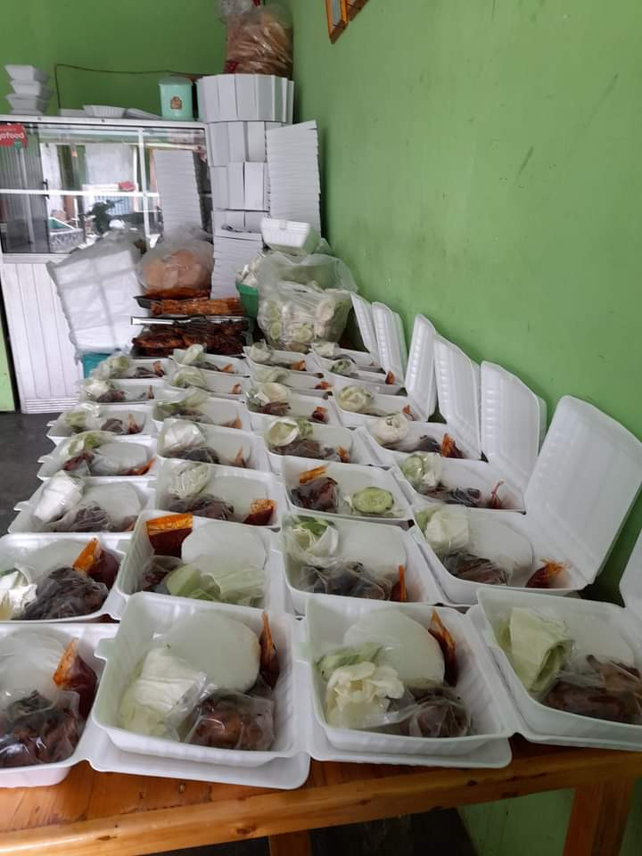 Pemberian makanan buat buka puasa