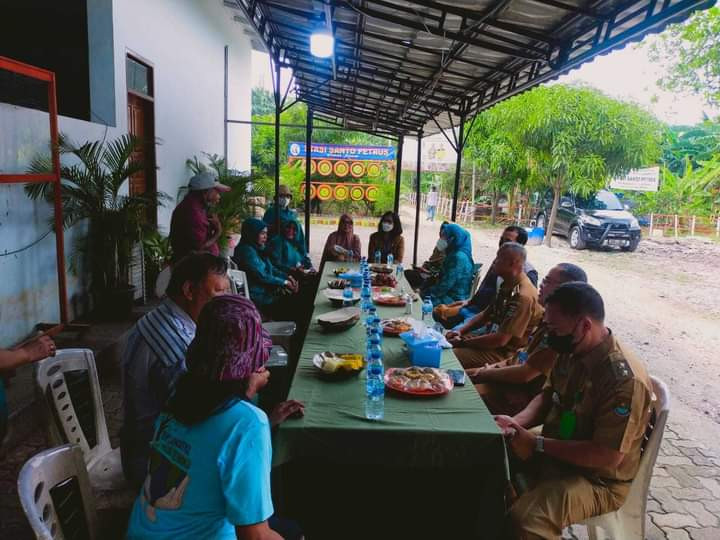 Kunjungan Ibu Mentri PUPR.. Ibu mentri Mendikbud... Ibu PJ Gubernur... Ibu Zaky iskandar.. Di wilayah kampung KB kelurahan kutajaya lokus kampung tangguh