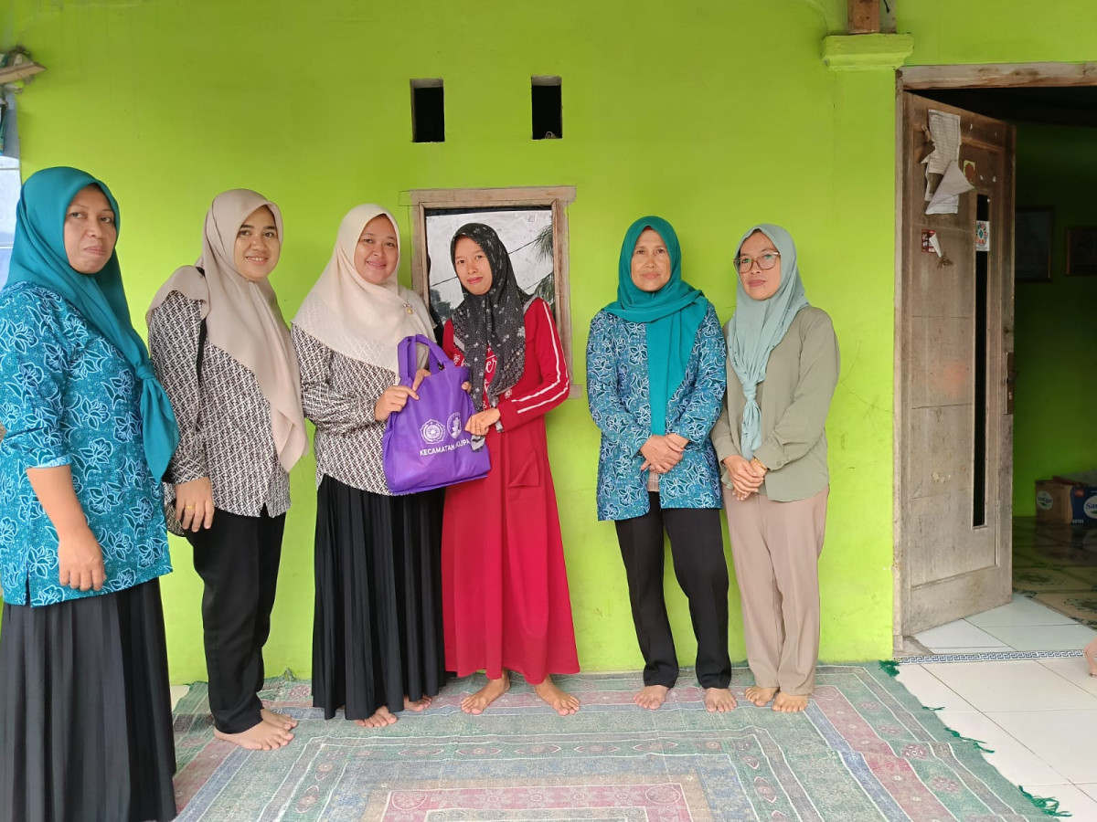 Mengunjungi Bumil dan Balita di Desa Budi Mulya Bersama Ibu Camat Kecamatan Cikupa
