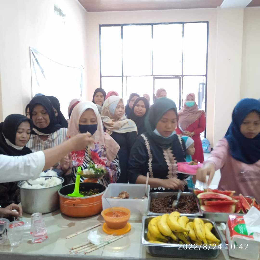 makan sehat gizi seimbang yang disediakan oleh kader Dashat