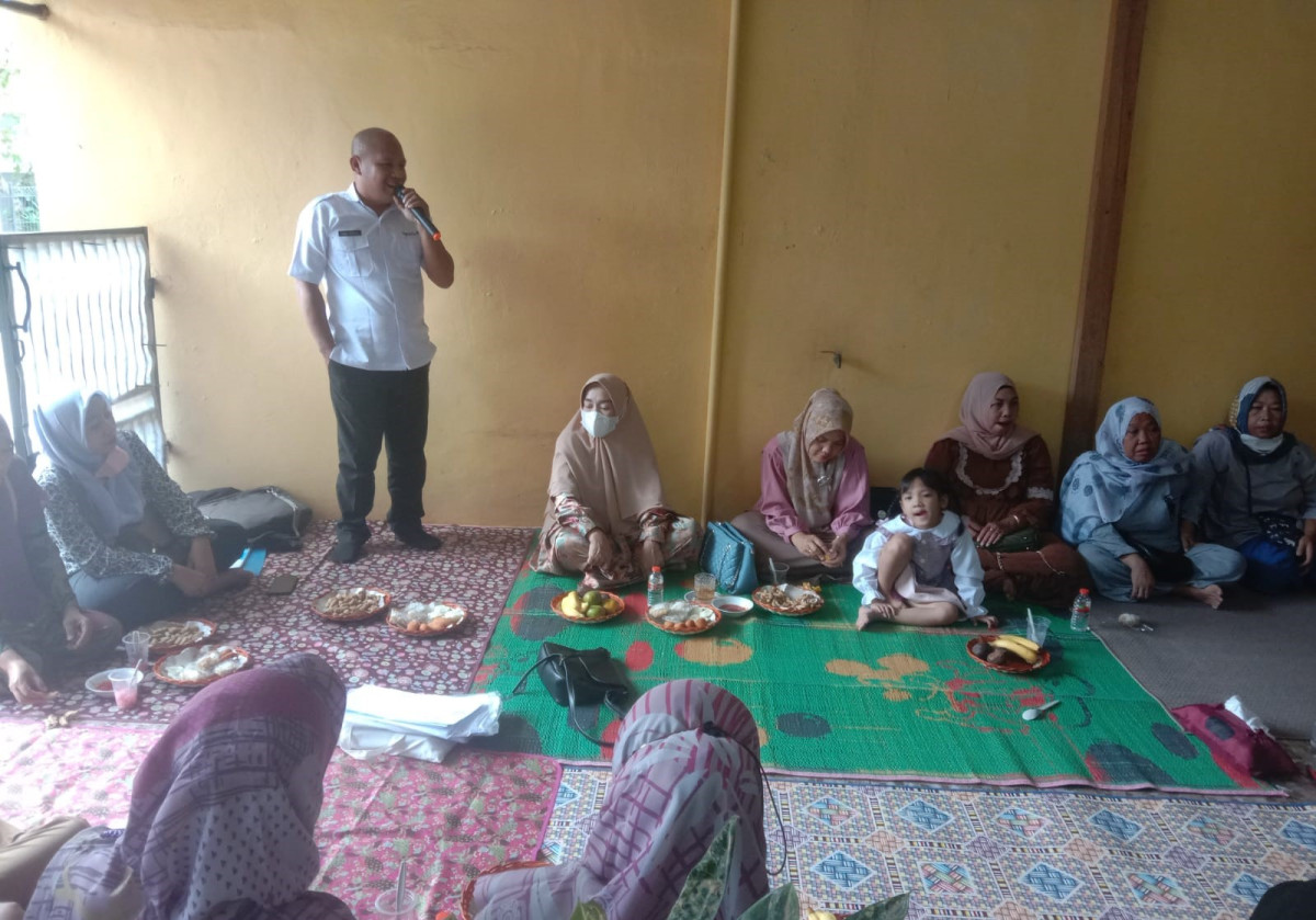 Kegiatan sosislisasi kelompok kegiatan TRIBINA di Kampung KB Desa Pagedangan