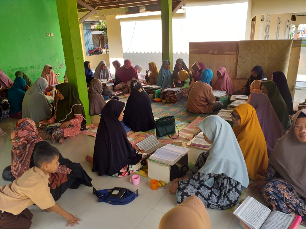 Pengajian Rutin Bulanan ibu-ibu