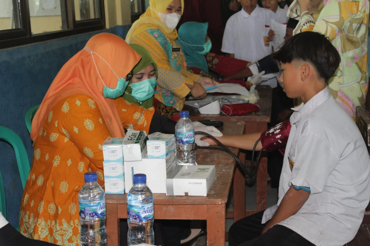 Pemberian tablet tambah darah  bagi remaja putri dan ibu hamil