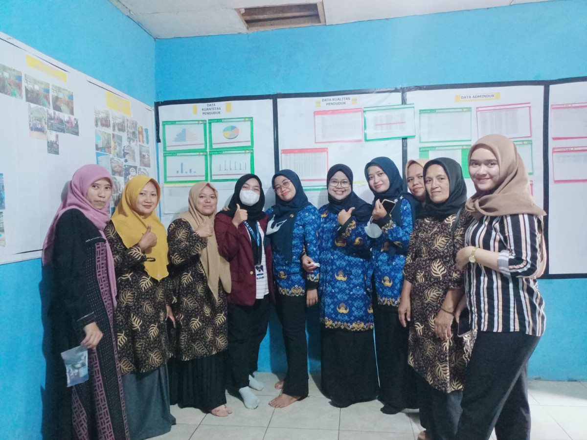 Perkenalan Kader Rumah dataku Desa tejamari kepada Mahasiswa