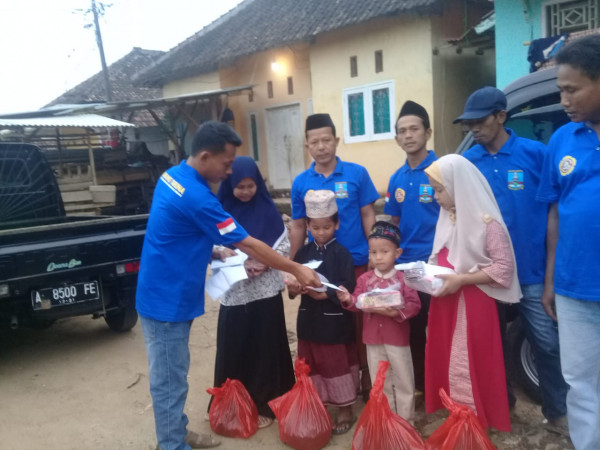 melakukan kegiatan santunan anak yatim