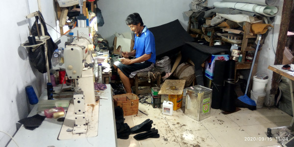 Proses Pembuatan Sepatu