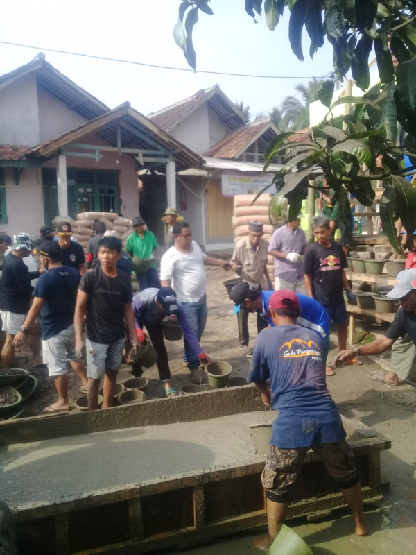 Gotong Royong Pengecoran Masjid di kp Pasir Buah Desa Sindangsari