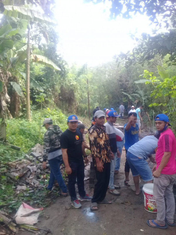 Gotong Royong  Pembuatan Jalan Lingkungan