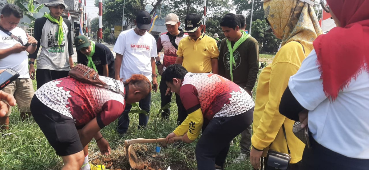 Menanam 100 Pohon bersama dengan Walikota Tangerang dalam Rangka HUT RI