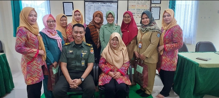 Foto bersama dengan kader posyandu bungur, PKB , Perwakilan Puskesmas, Dokter Klinik Pratama TNI dan Ibu persit Cab.VII Mabesad