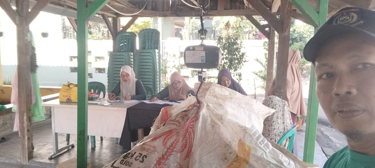 kegiatan penimbangan BANK SAMPAH, dilingkungan RT 001/001