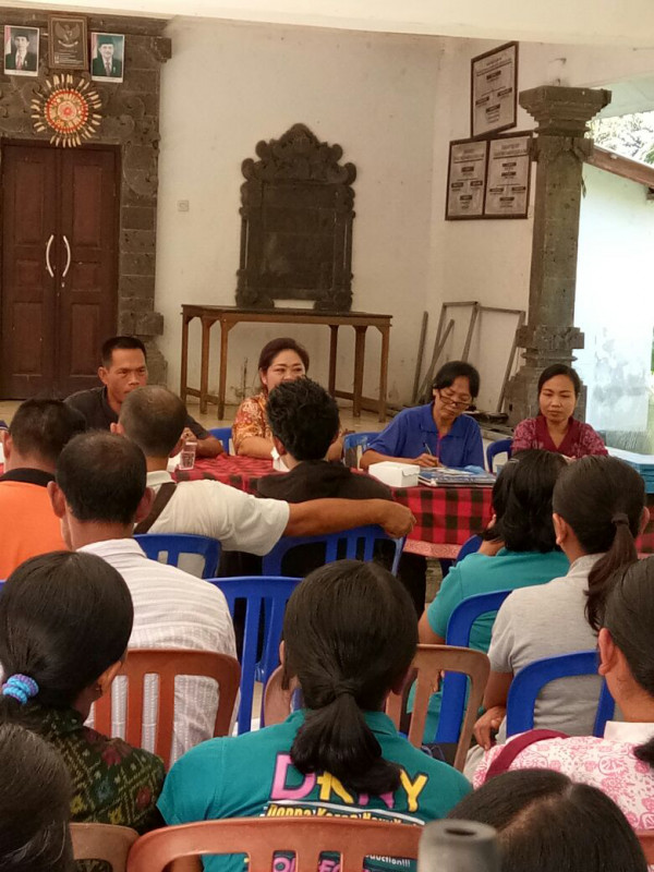 Pertemuan forum musyawarah desa di kampung KB