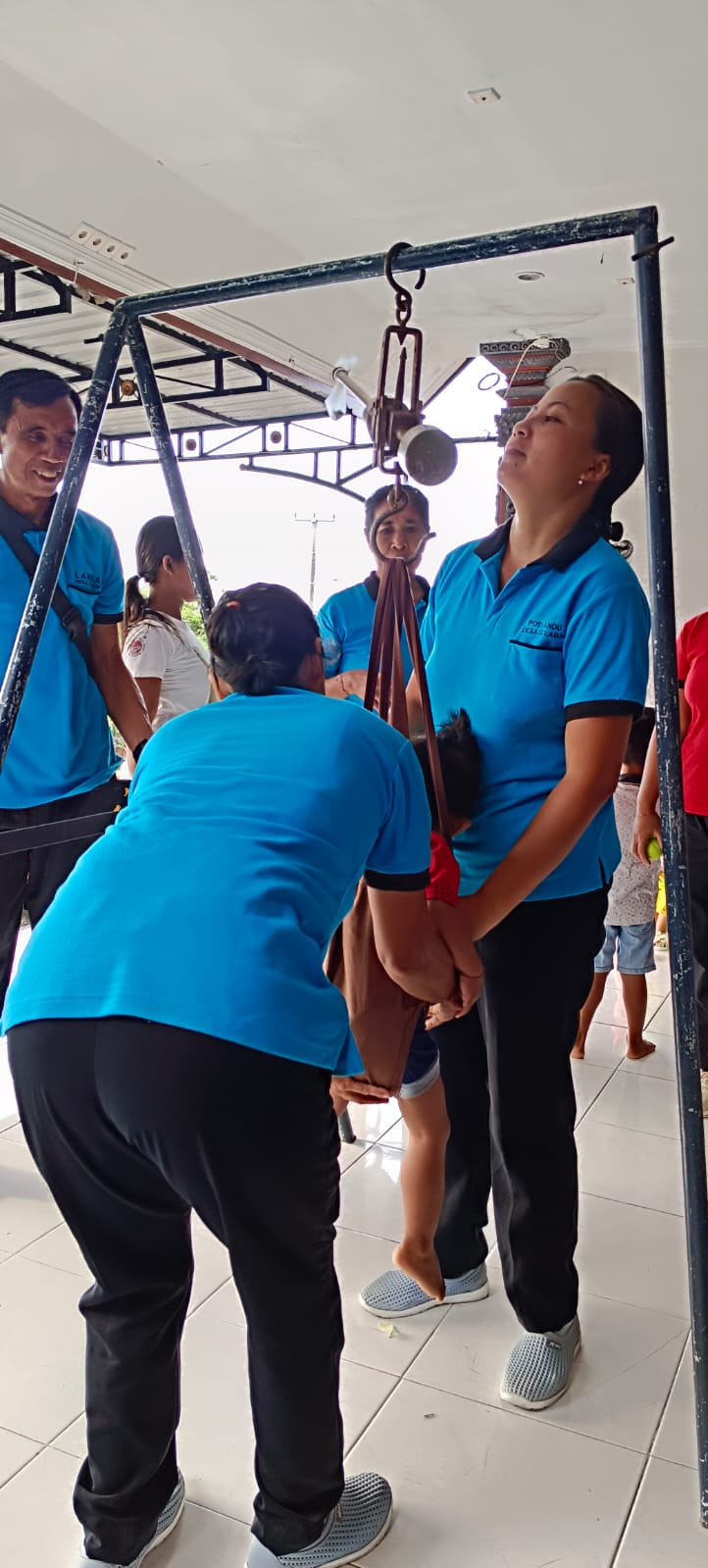 kegiatan posyandu dan pemberian PMT Balita.