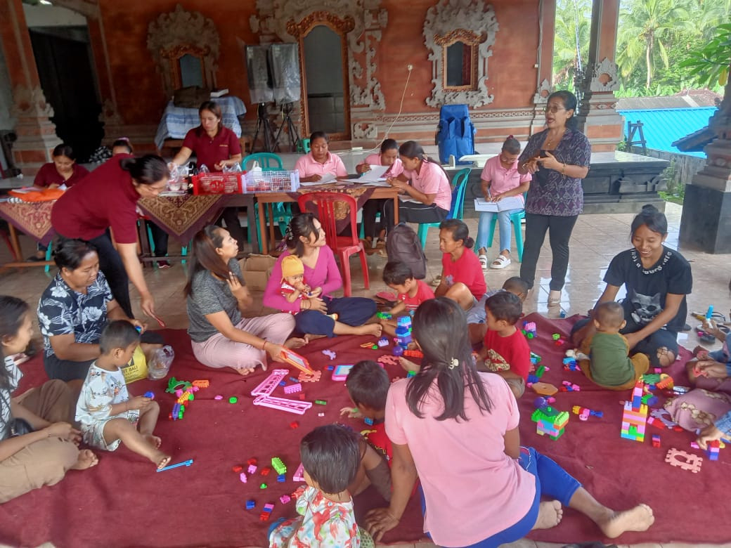 kegiatan posyandu dan pemberian PMT Balita.