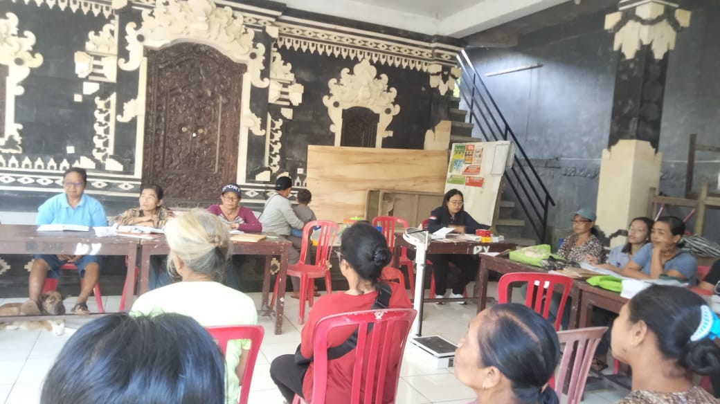 kegiatan posyandu dan pemberian PMT Balita.