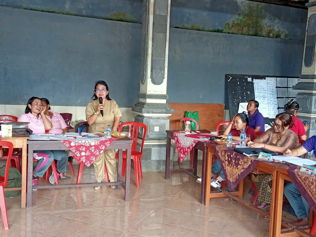 Melakukan pemberian KIE tentang 1000 HPK