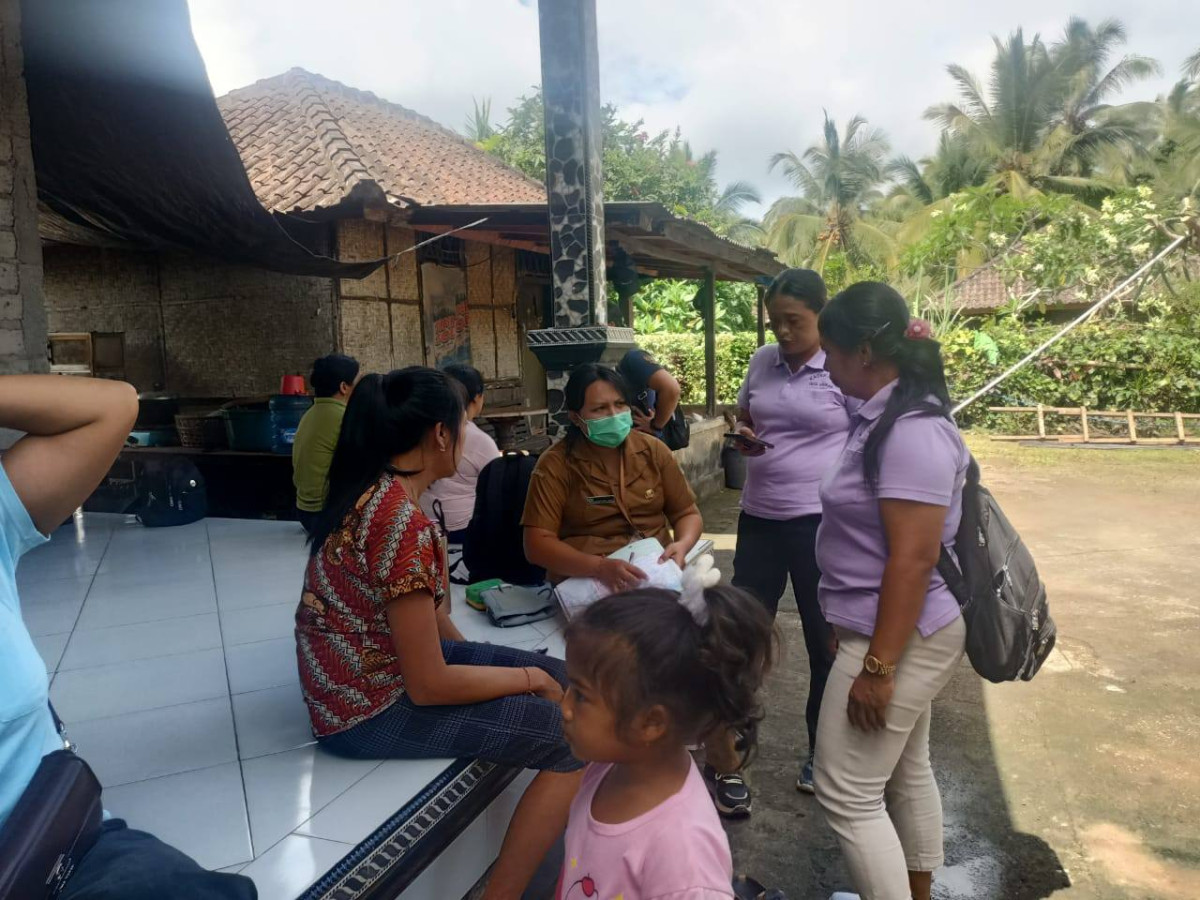 Melakukan kunjungan nifas kepada ibu pasca bersalin