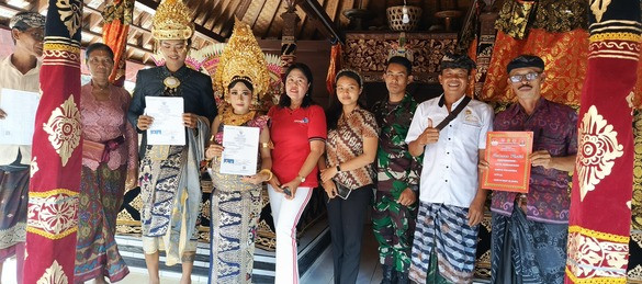 Penyerahan sertifikat elsimil dan program semara Ratih di Banjar dinas beringkit