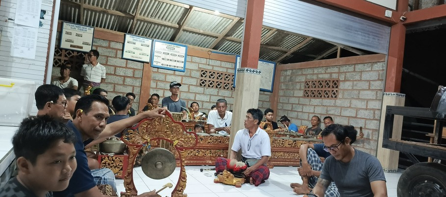 Latihan gong kebyar swara kencana