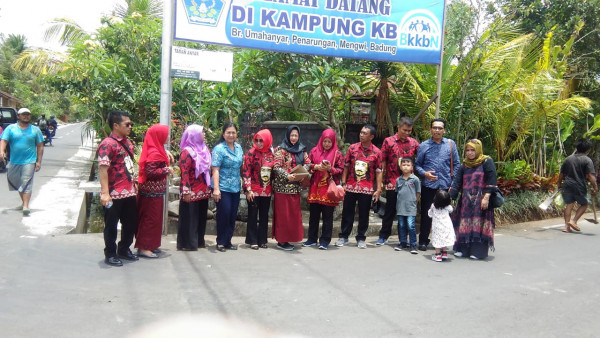 Penerimaan tamu dari Kabupaten Gowa Sulawesi Selatan di Kampung KB Desa Penarungan 