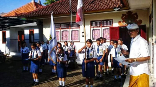 Pelantikan OSIS SMP Swadhyaya Seni Ukir Penarungan Masa Bakti 2019-2020