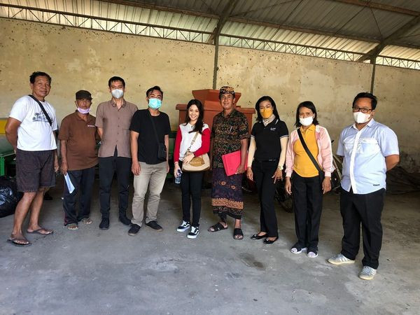 Kunjungan Dinas Lingkungan Hidup dan Kebersihan Kabupaten Badung dan Delterra ke TPST 3R Gelis Nadi Penarungan